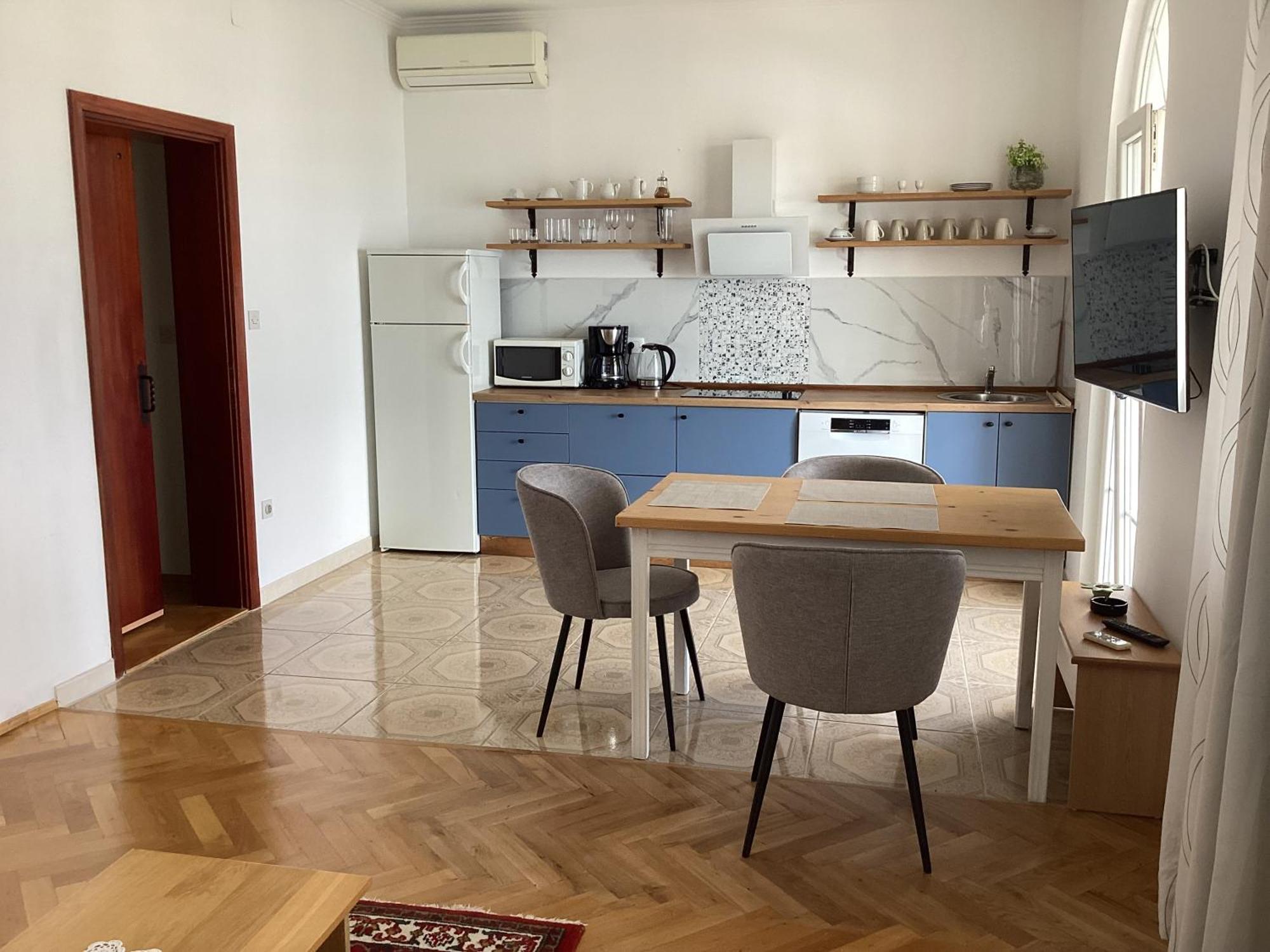Glavas Mit Loggia Und Balkon Fuer 3 Personen *